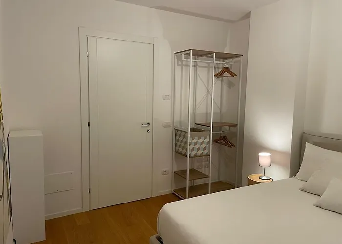 アパート & Sea In Oasis Private Parking トリエステ